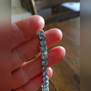 Topaz Tennis Bracelet 14k White Gold Pre Owned Looks Brandnew
